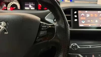 Vendo Peugeot 308 SW 2017 - 13990 EUR, 170902 km - AUTO.MOTO.pt