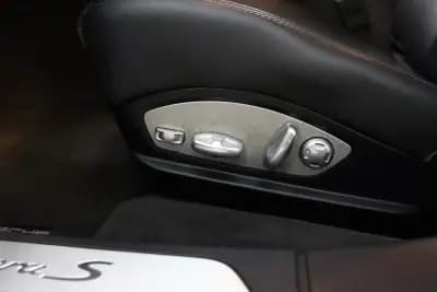 Vendo Porsche Panamera 2016 - 53900 EUR, 92706 km - AUTO.MOTO.pt