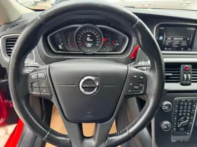 Sell Volvo V40 2017 - 14750 EUR, 138000 km - AUTO.MOTO.pt
