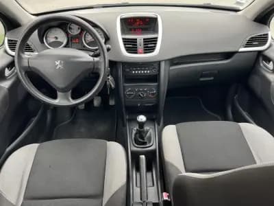 Vendo Peugeot 207 2009 - 5990 EUR, 180168 km - AUTO.MOTO.pt