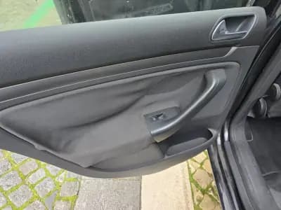 Sell Volkswagen Golf 2006 - 4999 EUR, 168497 km - AUTO.MOTO.pt