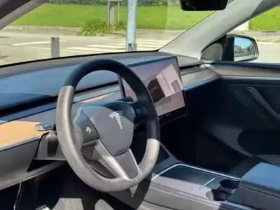 Vendo Tesla Model Y 2022 - 39999 EUR, 101000 km - AUTO.MOTO.pt