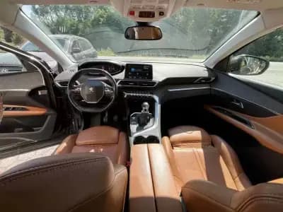 Vendo Peugeot 3008 2018 - 19900 EUR, 138000 km - AUTO.MOTO.pt