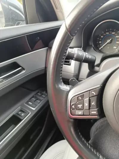 Sell Jaguar XF 2017 - 19900 EUR, 173000 km - AUTO.MOTO.pt