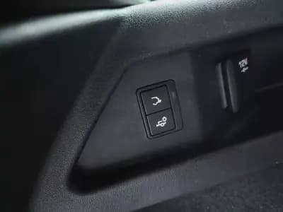 Sell Land Rover Discovery Sport 2016 - 22500 EUR, 178000 km - AUTO.MOTO.pt