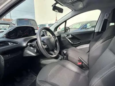 Vendo Peugeot 208 2018 - 12990 EUR, 92000 km - AUTO.MOTO.pt