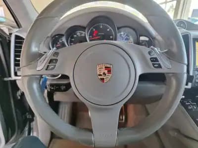 Sell Porsche Cayenne 2012 - 24990 EUR, 267800 km - AUTO.MOTO.pt