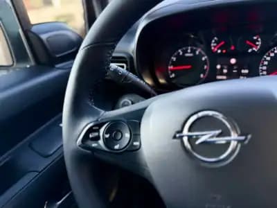 Vendo Opel Combo 2022 - 18450 EUR, 134000 km - AUTO.MOTO.pt