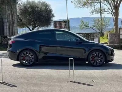 Vendo Tesla Model Y 2022 - 39999 EUR, 101000 km - AUTO.MOTO.pt