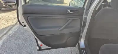 Sell Volkswagen Passat 2002 - 4400 EUR, 299900 km - AUTO.MOTO.pt