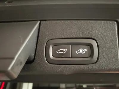 Sell Volvo XC 60 2018 - 31490 EUR, 132000 km - AUTO.MOTO.pt