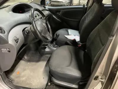 Vendo Toyota Yaris 2004 - 6990 EUR, 173898 km - AUTO.MOTO.pt