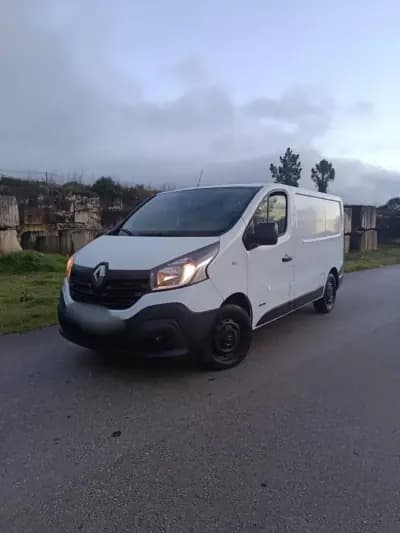 Vendo Renault Trafic 2015 - 9450 EUR, 236000 km - AUTO.MOTO.pt
