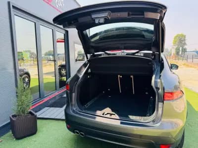 Sell Jaguar F-Pace 2017 - 24999 EUR, 78000 km - AUTO.MOTO.pt