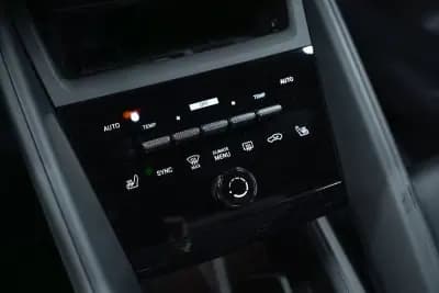 Sell Porsche Macan 2024 - 87950 EUR, 16000 km - AUTO.MOTO.pt