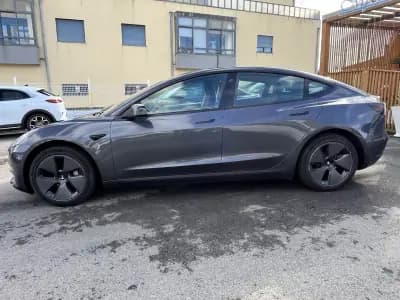 Vendo Tesla Model 3 2023 - 31950 EUR, 63000 km - AUTO.MOTO.pt