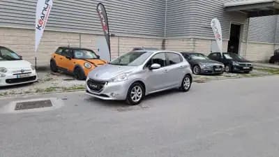 Sell Peugeot 208 2013 - 7980 EUR, 164784 km - AUTO.MOTO.pt