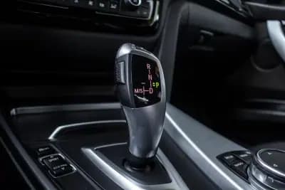 Vendo BMW 318 2015 - 16900 EUR, 246569 km - AUTO.MOTO.pt