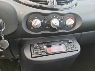 Vendo Renault Twingo 2012 - 6500 EUR, 131600 km - AUTO.MOTO.pt