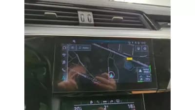 Vendo Audi Q8 e-Tron 2023 - 55000 EUR, 9800 km - AUTO.MOTO.pt