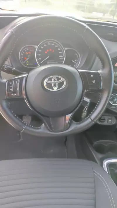 Vendo Toyota Yaris 2020 - 12579 EUR, 190178 km - AUTO.MOTO.pt