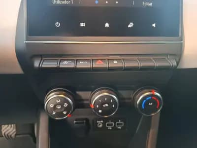 Vendo Renault Clio 2023 - 19990 EUR, 21500 km - AUTO.MOTO.pt