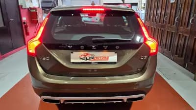 Vendo Volvo V60 Cross Country 2016 - 18180 EUR, 138731 km - AUTO.MOTO.pt