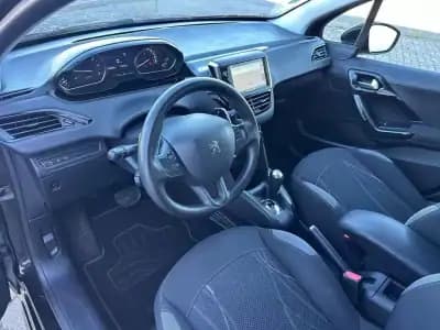 Vendo Peugeot 208 2013 - 10990 EUR, 129992 km - AUTO.MOTO.pt