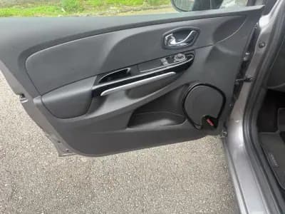 Vendo Renault Clio Sport Tourer 2014 - 7890 EUR, 179000 km - AUTO.MOTO.pt