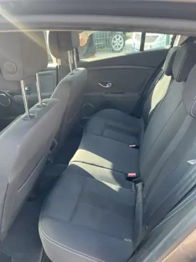 Vendo Renault Mégane 2010 - 7250 EUR, 285000 km - AUTO.MOTO.pt