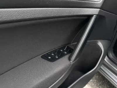 Sell Volkswagen Golf 2019 - 15990 EUR, 95000 km - AUTO.MOTO.pt