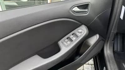 Vendo Renault Clio 2023 - 14499 EUR, 111021 km - AUTO.MOTO.pt