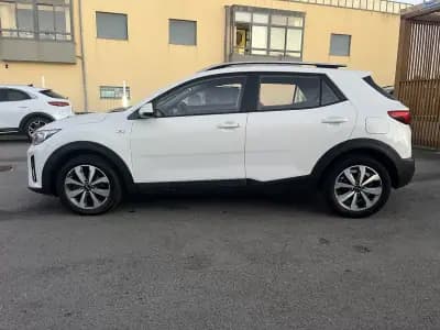 Vendo Kia Stonic 2021 - 13750 EUR, 113000 km - AUTO.MOTO.pt