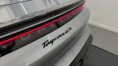 Vendo Porsche Taycan 2020 - 72000 EUR, 96306 km - AUTO.MOTO.pt