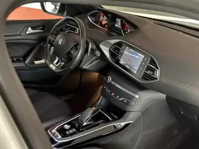 Sell Peugeot 308 2020 - 18990 EUR, 63345 km - AUTO.MOTO.pt