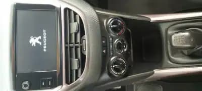 Sell Peugeot 2008 2015 - 11850 EUR, 112000 km - AUTO.MOTO.pt