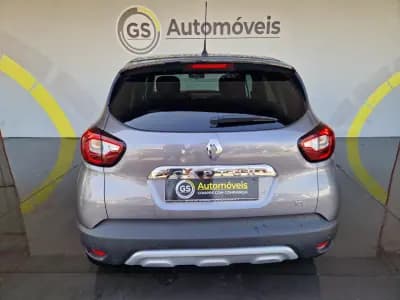 Vendo Renault Captur 2017 - 11750 EUR, 145000 km - AUTO.MOTO.pt