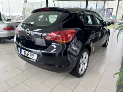 Vendo Opel Astra 2009 - 5990 EUR, 244173 km - AUTO.MOTO.pt