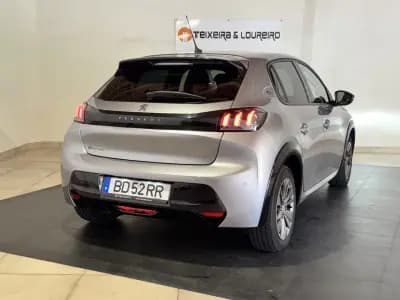 Sell Peugeot e-208 2023 - 22500 EUR, 24843 km - AUTO.MOTO.pt