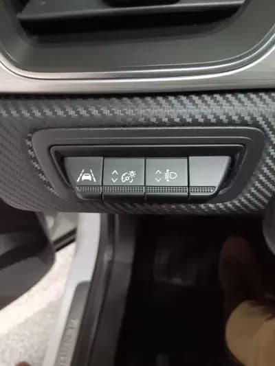 Sell Renault Captur 2022 - 17500 EUR, 77000 km - AUTO.MOTO.pt