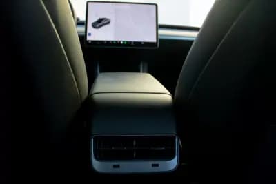 Vendo Tesla Model 3 2020 - 22999 EUR, 135693 km - AUTO.MOTO.pt