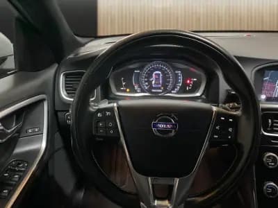 Vendo Volvo V60 2016 - 13950 EUR, 322000 km - AUTO.MOTO.pt