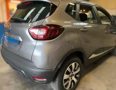 Vendo Renault Captur 2018 - 14995 EUR, 130700 km - AUTO.MOTO.pt
