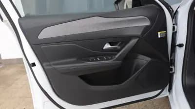 Vendo Peugeot 308 SW 2024 - 24350 EUR, 22000 km - AUTO.MOTO.pt