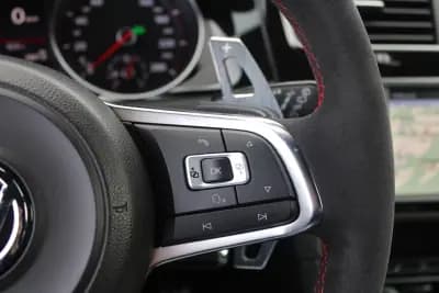 Vendo Volkswagen Golf 2017 - 33990 EUR, 55000 km - AUTO.MOTO.pt