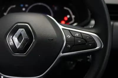 Vendo Renault Clio 2022 - 19800 EUR, 84000 km - AUTO.MOTO.pt