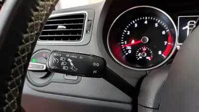 Vendo Volkswagen Polo 2015 - 10500 EUR, 125941 km - AUTO.MOTO.pt