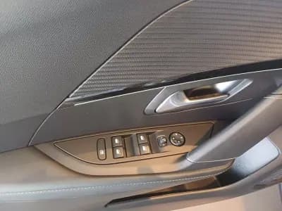 Sell Peugeot 208 2020 - 19250 EUR, 50860 km - AUTO.MOTO.pt