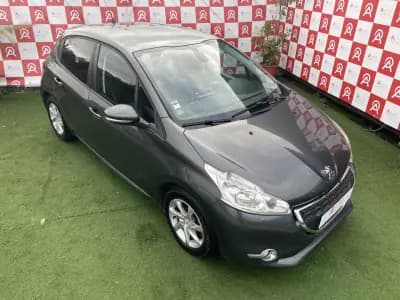 Vendo Peugeot 208 2012 - 4490 EUR, 425090 km - AUTO.MOTO.pt