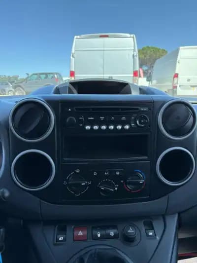 Vendo Peugeot Partner 2012 - 7750 EUR, 219000 km - AUTO.MOTO.pt